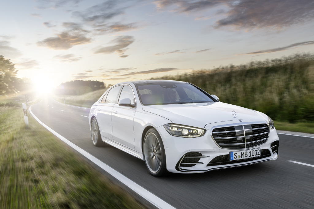 Mercedes třídy S | nový model | novinka 2020 | luxusní moderní byznys limuzína | první objednávky online